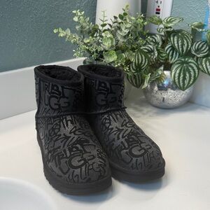 UGG Women's Black Patterned Winter Boots